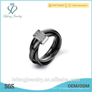 Diamant gepflasterte Keramik Ring, trizyklisch in schwarz und weiß Titan Stahl Ring gewickelt